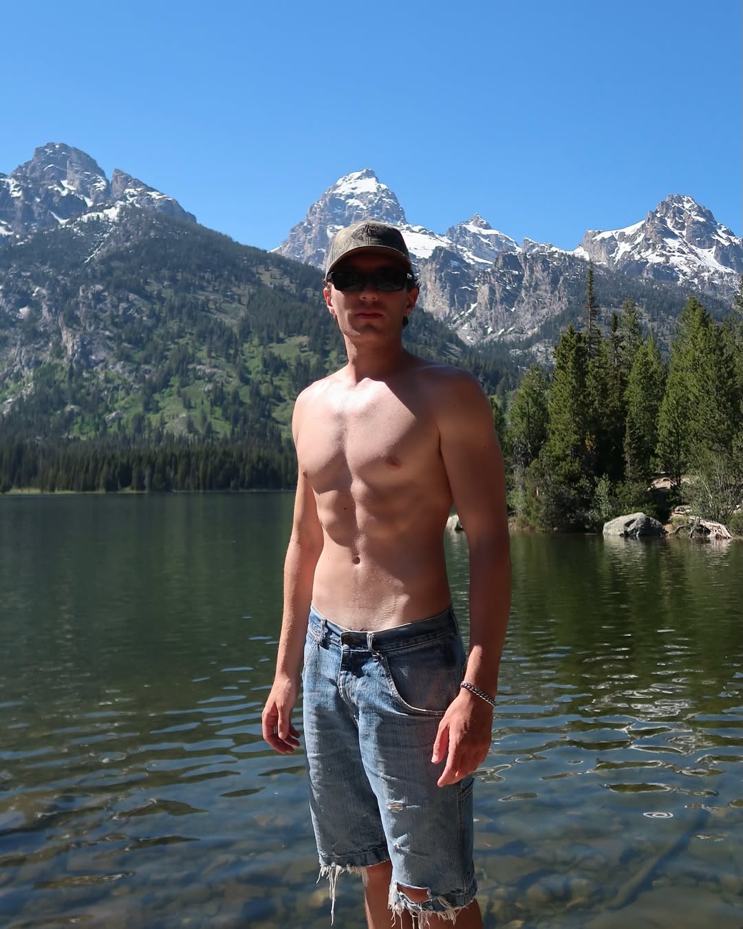 <em><strong>Alex P.</strong></em>